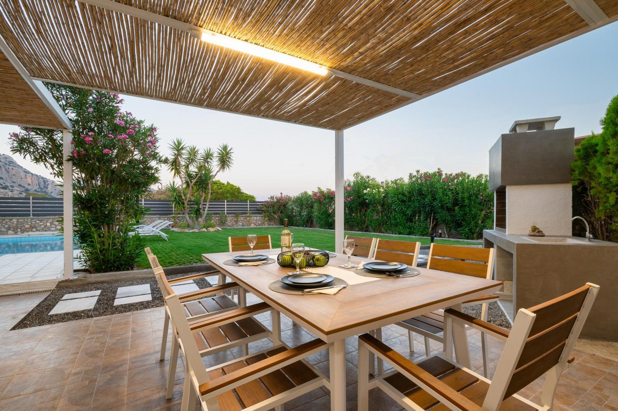 לרדוס Villa Mariani II - In Lothiarika, Newly Renovated June 2024, Private Pool, Lindos 10 Min, Beach 120M מראה חיצוני תמונה