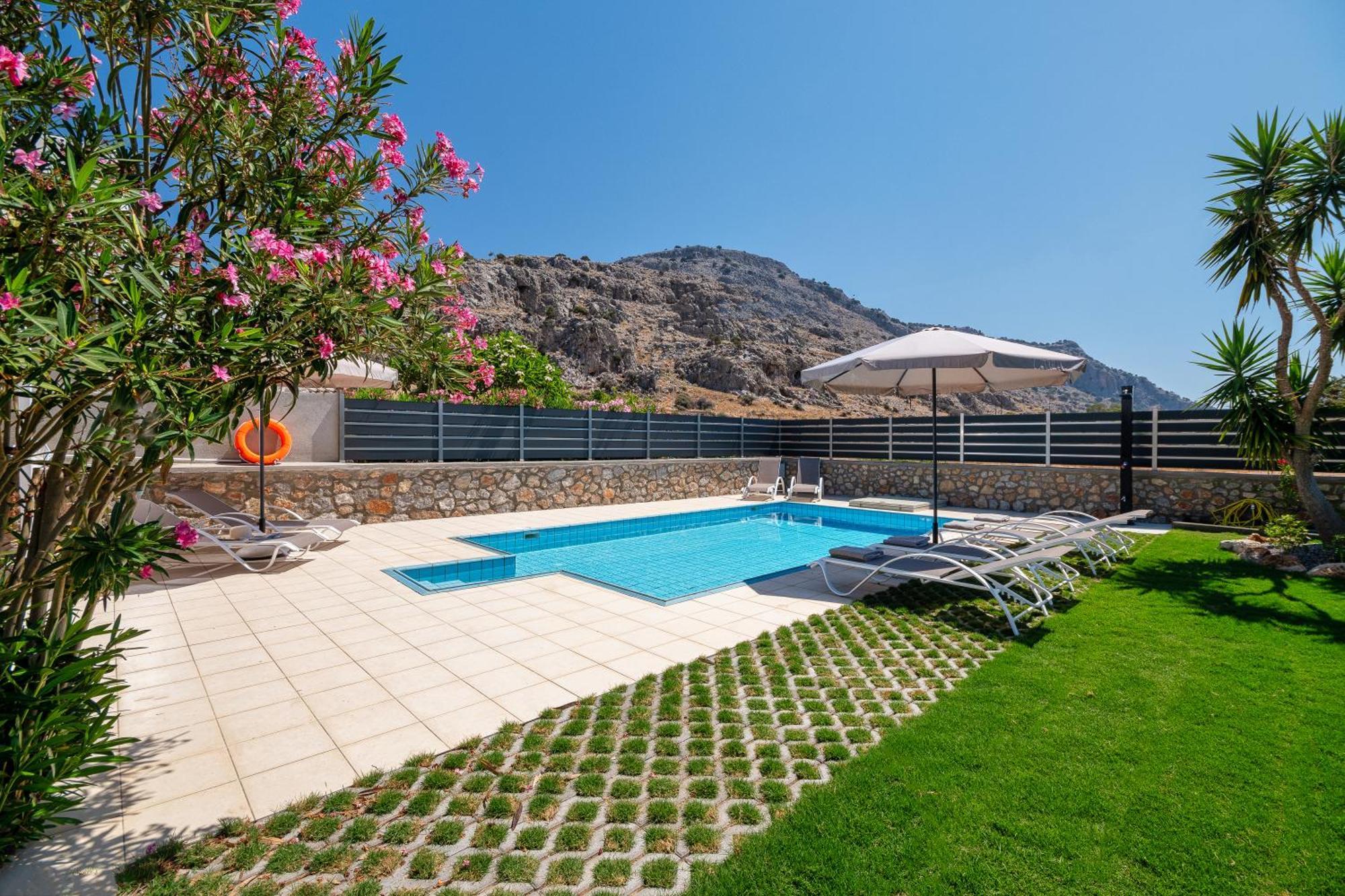 לרדוס Villa Mariani II - In Lothiarika, Newly Renovated June 2024, Private Pool, Lindos 10 Min, Beach 120M מראה חיצוני תמונה